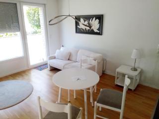 Zentrale ruhige Lage mit Parkplatz und Terrasse - 0