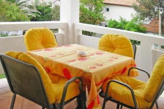 Vir Island Apartment for 4 near the Beach - 5
