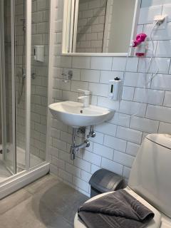 NB Hotel with Free Parking - Riga - 4