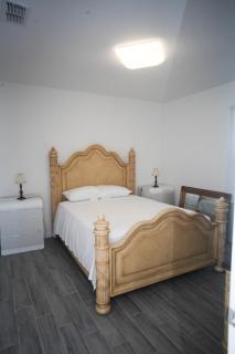 A beautiful queen bedroom - 3