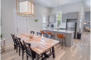 Incredible New 3BR2BA Near Downtown - San Antonio - 3