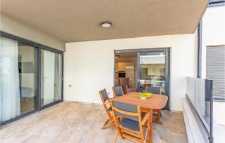 2 Bedroom Gorgeous Apartment In Banjole - 7