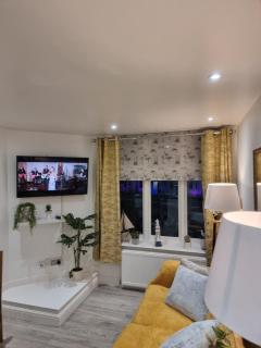 3 Minute Walk to Beach - Couldn't be much closer to sea - 8