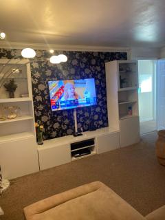 Lovely 2 Bed Flat/Apt in East London- Nice Estate. - Dagenham - 0