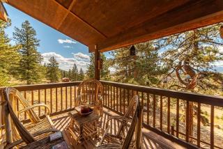 Relax and Unwind with Breathtaking Panoramic Views - Red Hill House - 2