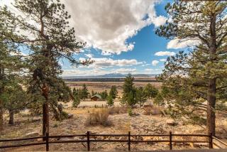 Relax and Unwind with Breathtaking Panoramic Views - Red Hill House - 9