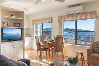 Blue Vista 8 13 Victoria Parade - Studio with air con and spectacular views - Nelson Bay - 4