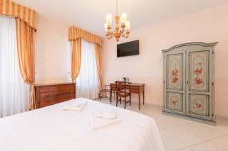 La Locandiera - Venice - 1