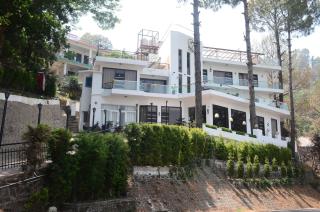 The Golden Sunrise Hotel - 8