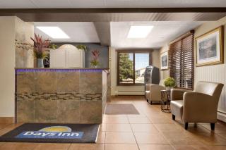 Days Inn by Wyndham Fort Collins - Fort Collins - 8