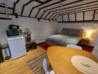 Cobweb Cottage Studios - 1