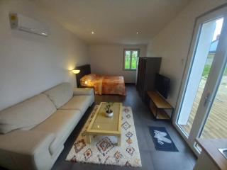 Une petite maison et sa prairie - Villefargeau - 0