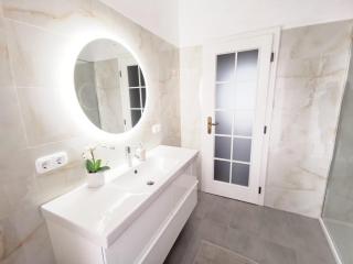 Grand Terrace Apartment with AC & heating - 8