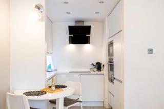 Le Cwtch - Stylish City Flat With Workspace - 4