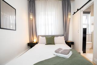 Le Cwtch - Stylish City Flat With Workspace - 3