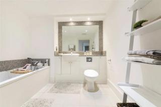 Panoramic Riverside Facing - 2 Bed - 2 Bath - 2 Balconies - in London Nine Elms - Londra - 3
