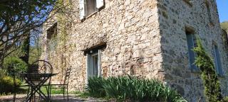 Gîte en Cévennes du sud, bergerie restaurée au rez de jardin d'une bastide avec piscine, vue exceptionnelle, authenticité et confort - Saint-Laurent-le-Minier - 2