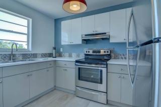 Oceanside Italian Luxury 2 BR Apt with free parking - Miami Beach - 9