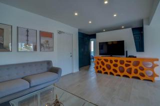 Oceanside Italian Luxury 2 BR Apt with free parking - Miami Beach - 8
