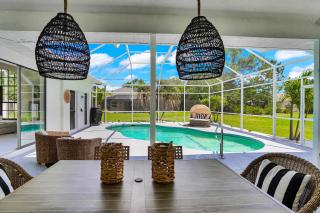 Exquisite 4BR Pool Villa, Jetted Tub, Sleeps 15 - Port Charlotte - 7