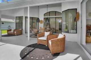 Exquisite 4BR Pool Villa, Jetted Tub, Sleeps 15 - Port Charlotte - 3