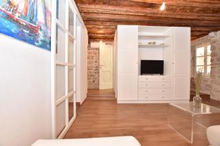 Pearl in the Heart of Old Town on Belavista in Herceg Novi - Herceg-Novi - 7