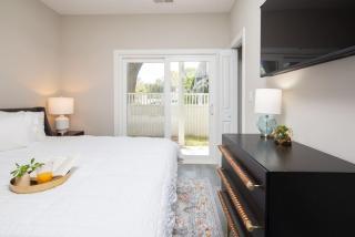 Lovely 4BR King Beds Steps To Beach and Pier J - Myrtle Beach - 8