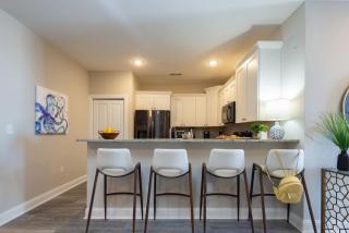 Lovely 4BR King Beds Steps To Beach and Pier J - Myrtle Beach - 2