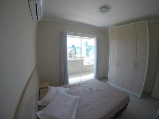 Apartamento 3 quartos 8 pessoas a 50 mts da Praia de Bombas, a 100m da Passarela do Ribeiro - Bombinhas - 3