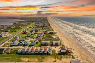 Walk to Shore & Eats: Surfside Beach House - 6