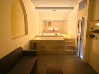 Villa Rossa Gozo - 5 bedroom ensuite with pool & jacuzzi - Xewkija - 8