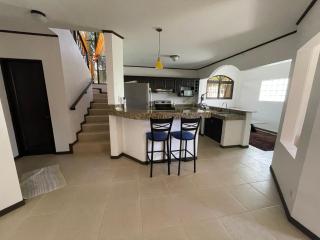 Family oriented house just steps to the beach - Jacó - 7