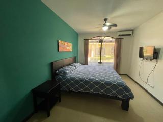 Family oriented house just steps to the beach - Jacó - 9