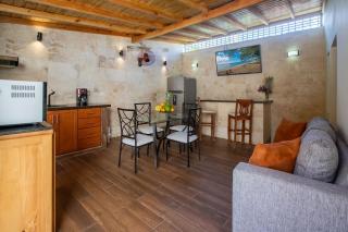 Room in Guest room - Cozy 1bd with common Jacuzzi - 4