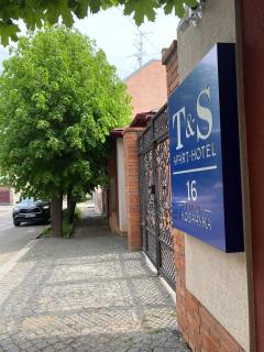 T&S Apart-Hotel - Černivci - 6