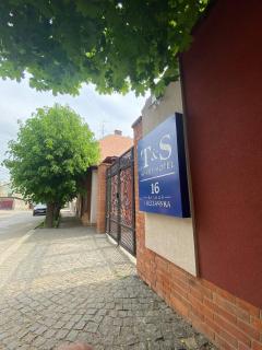T&S Apart-Hotel - Černivci - 2
