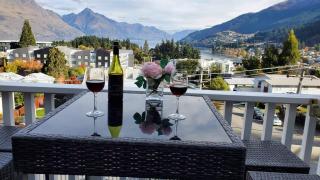 Central Lakeview Apartment with amazing rooftop 镇上湖景三室套房 - Queenstown - 0