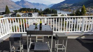 Central Lakeview Apartment with amazing rooftop 镇上湖景三室套房 - Queenstown - 2