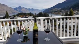 Central Lakeview Apartment with amazing rooftop 镇上湖景三室套房 - Queenstown - 5