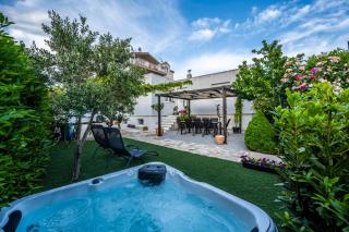 Modern apartment with an outdoor jacuzzi - Brodarica - 0