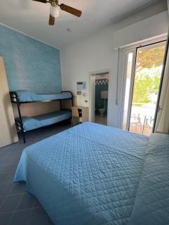 Hotel Villa dei Fiori - sul mare con piscina - Rimini - 2