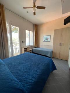 Hotel Villa dei Fiori - sul mare con piscina - Rimini - 3