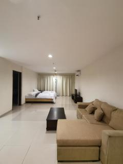 Spacious & Homey Apartment at Marina Island by JoMy Homestay - Lumut - 0