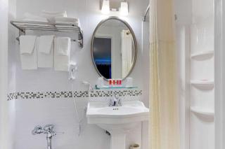 Econo Lodge - Hicksville - 1