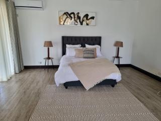 Beautiful 3 bedroom home in a gated complex with private garden and pool - 7