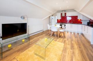Modern city centre flat with free parking - 7