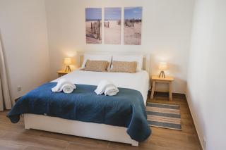 Lovely & bright renovated apt. w/ balcony in Lagos - Lagos - 2