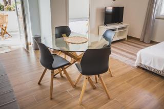 Lovely & bright renovated apt. w/ balcony in Lagos - Lagos - 4