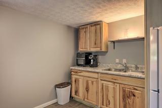 Lynn Dog-Friendly Abode with Mountain Views! - 2