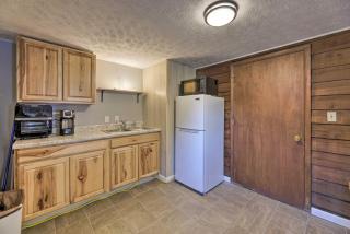 Lynn Dog-Friendly Abode with Mountain Views! - 1